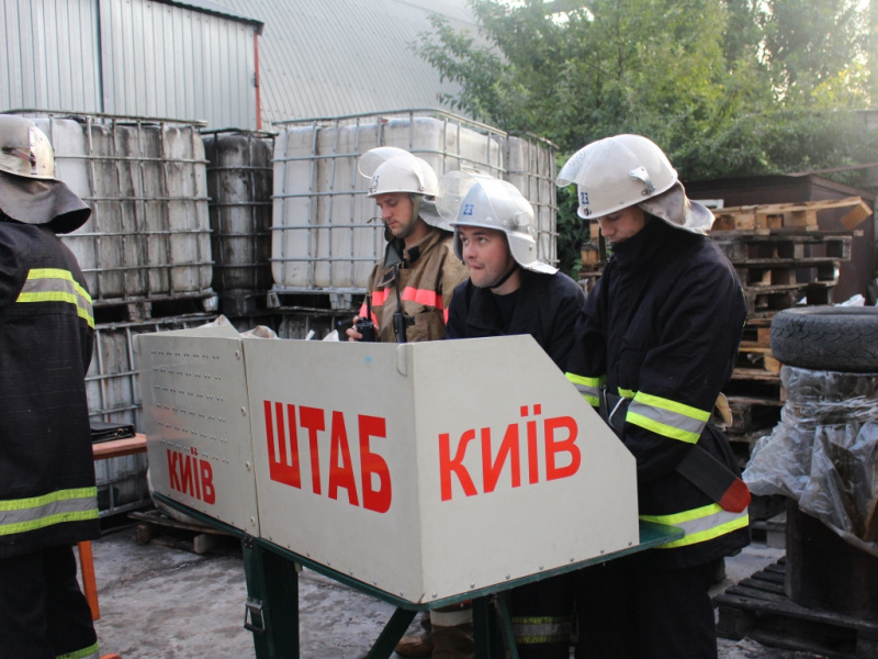 В Киеве произошел пожар на складе